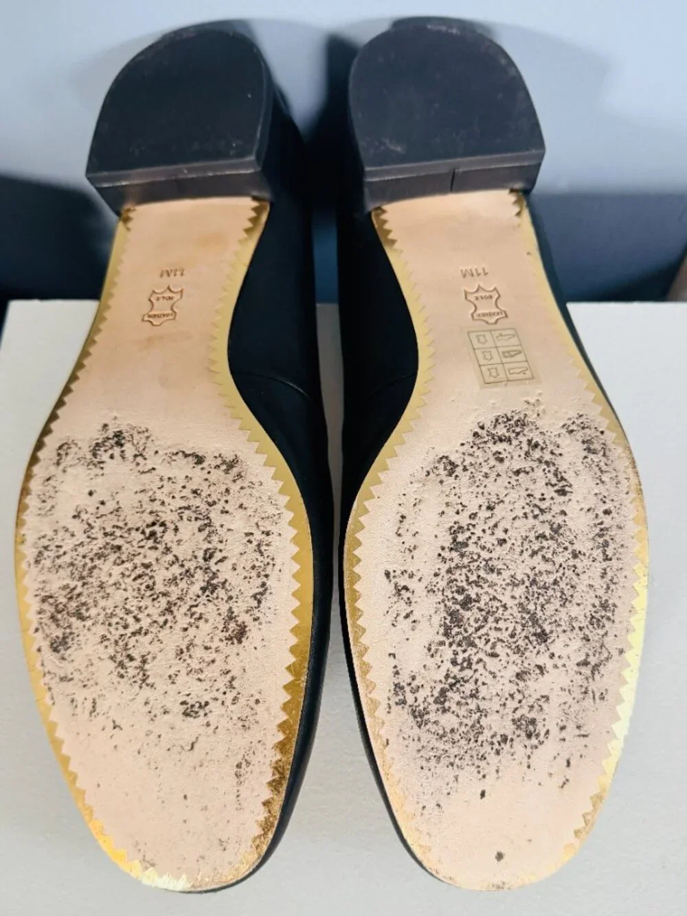 Tory Burch black leather flats. Gold-tone metal logo plaque on the vamp, Size 11